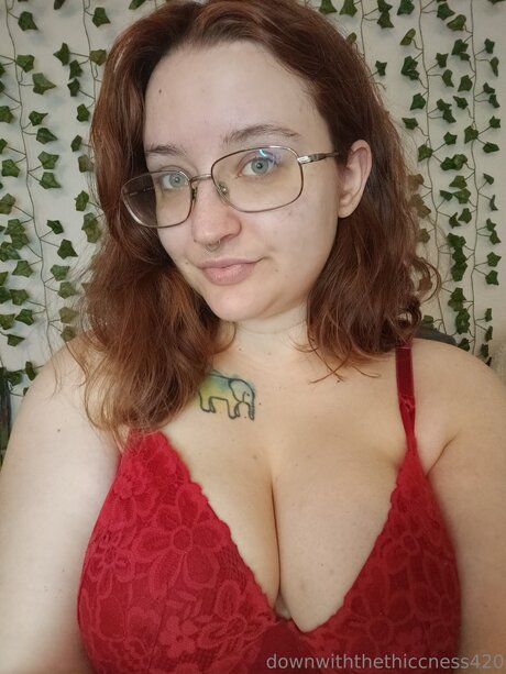 Elizaluxefree star erotic photo