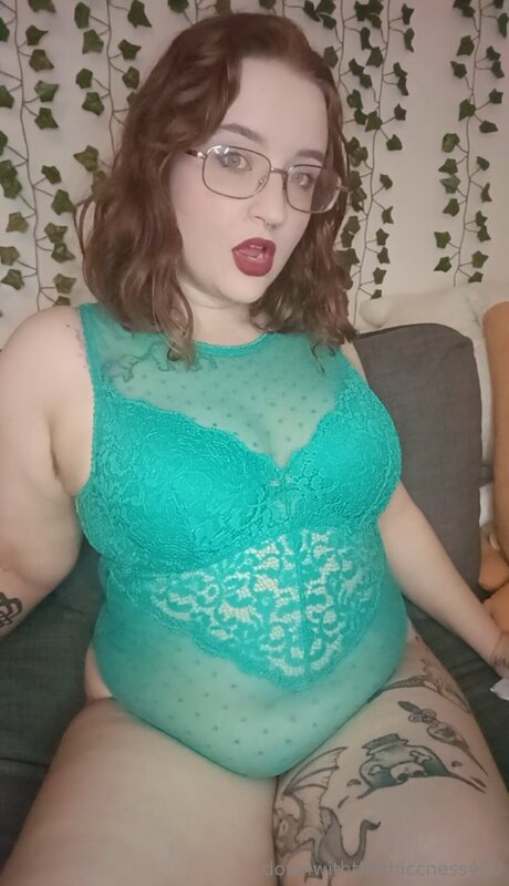 Elizaluxefree adult model pic