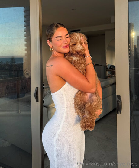 Skye Rose pornographic model img