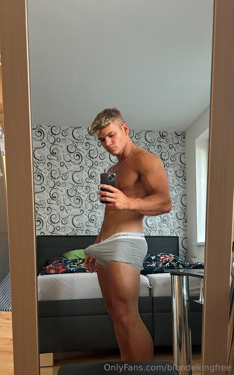 Blondekingfree star naked archive