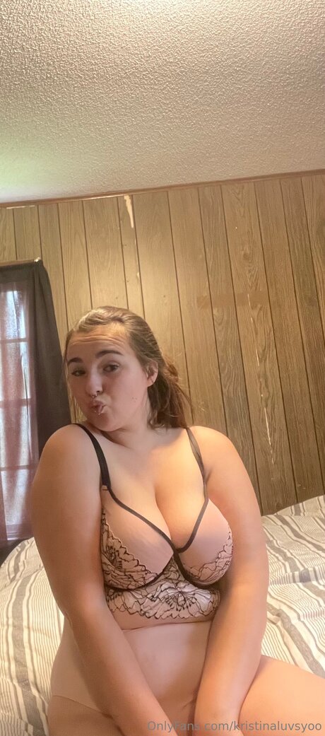 Kristinaluvsyoo model beautiful photos