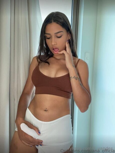 Li Vandes high quality model image