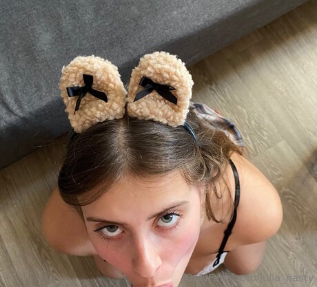 Julia Nasty art model pic