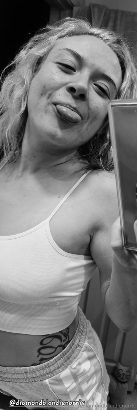Diamondblondienorris model nude photos