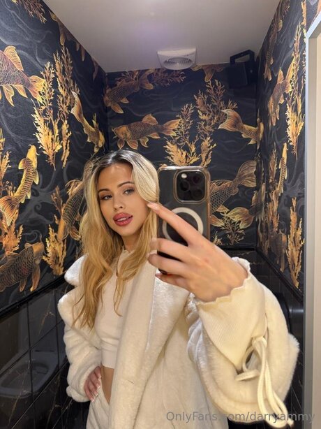 Darryammy star hot galleries