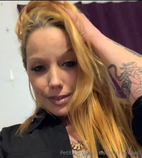 U22761022 erotic actress photo