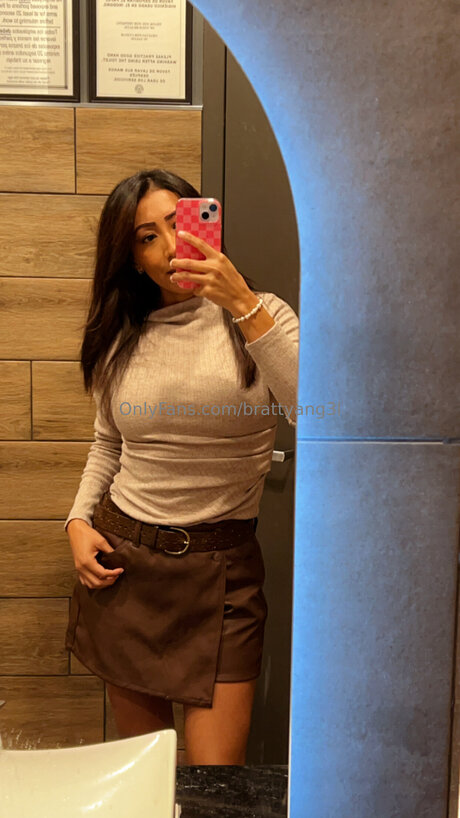 Brattyang3l model sexy gallery