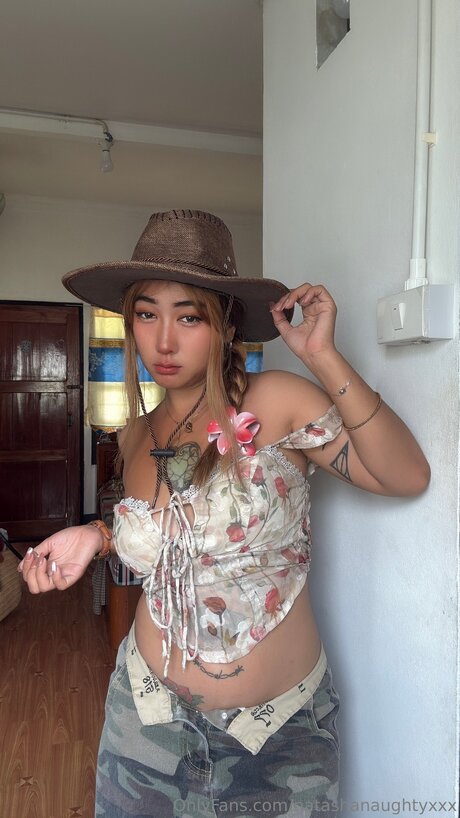 Natashanaughtyxxx pornstar beautiful pics