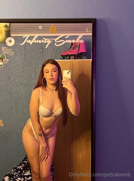 Petrabomb model naked img