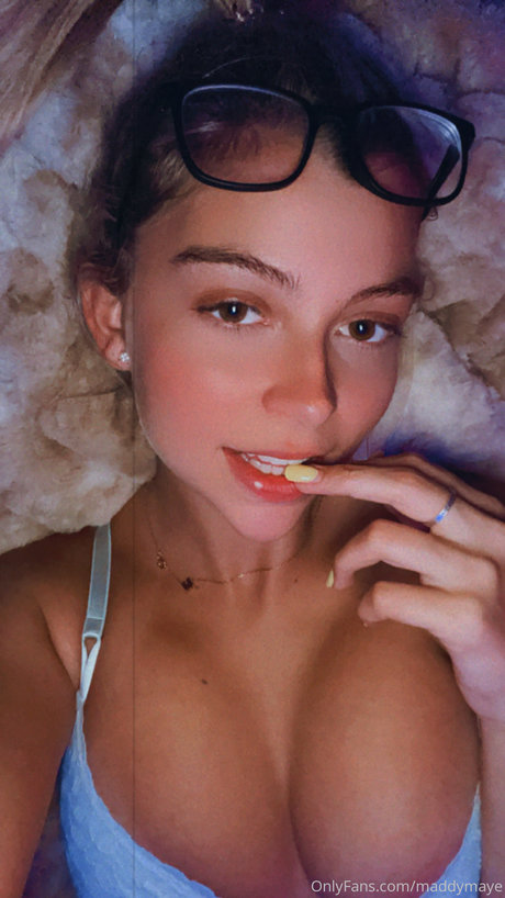 Maddy Maye art star pictures