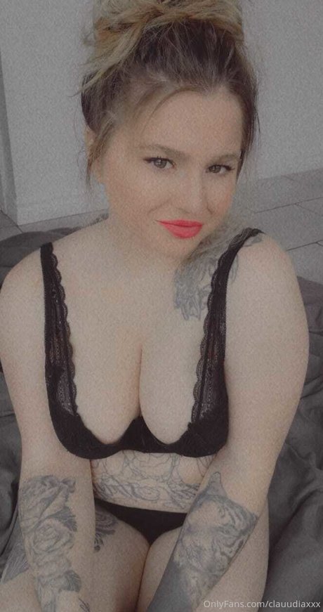 Claudia Lussier beautiful actress pic