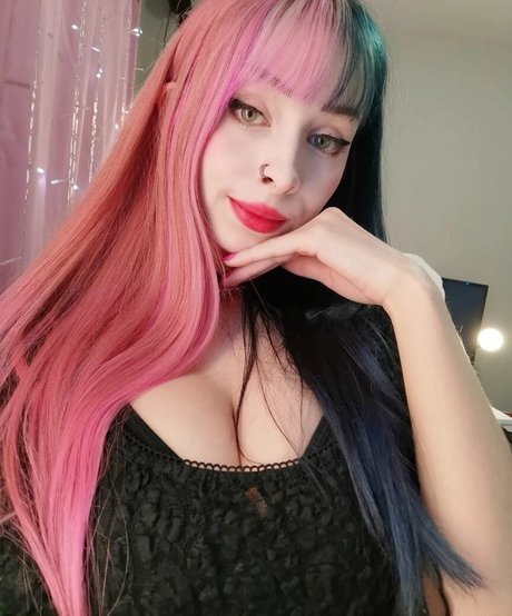 Mizzy Cyn sexy actress image