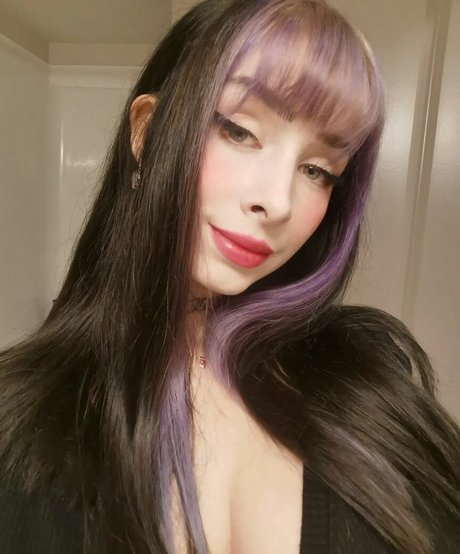 Mizzy Cyn star sexy photos