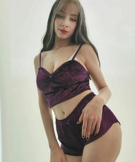 Mizzy Cyn pornstar beautiful photo