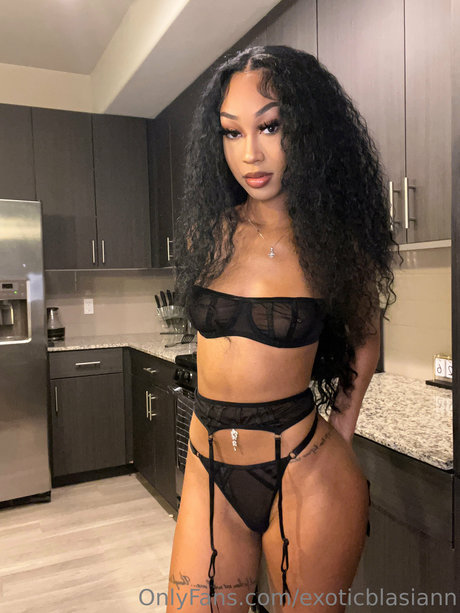 Exoticblasiann_ sexy pornstar image