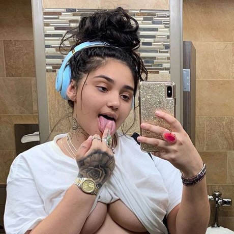 Mulan Vuitton star sexy archive