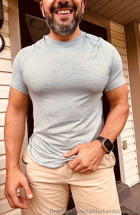 Talldarkandsingledad hot model image