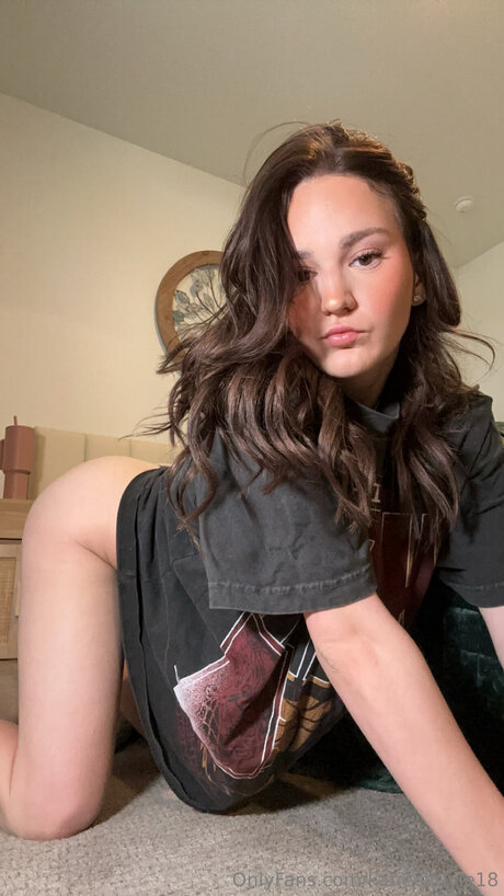 Katiecarlyle18 naked actress pictures