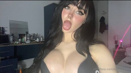 Bunnyyspit model art pic