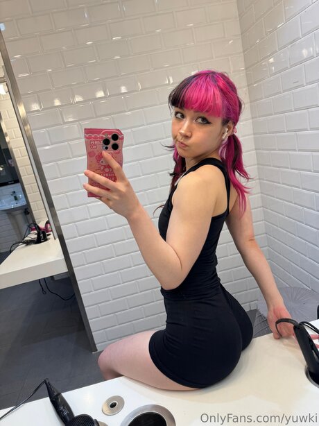 Yuwki model adult image