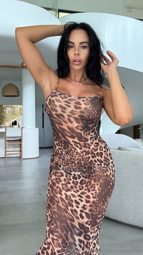 Aliciadavisfree pretty actress pics