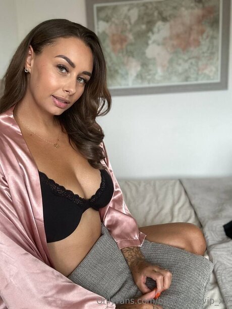 Bustybellevip Xx pornstar naked picture