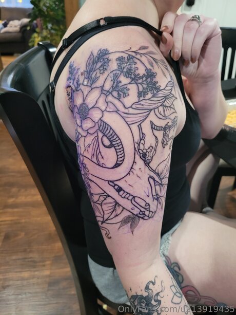 U213919435 beautiful model archive