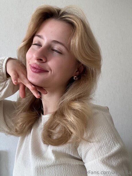 Amel Lia model best image