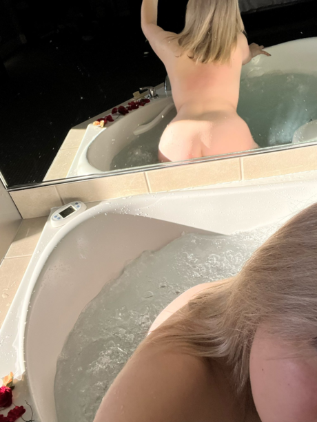 Busty Kait nice pornstar pic