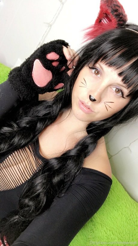 Embereon_ pretty model picture