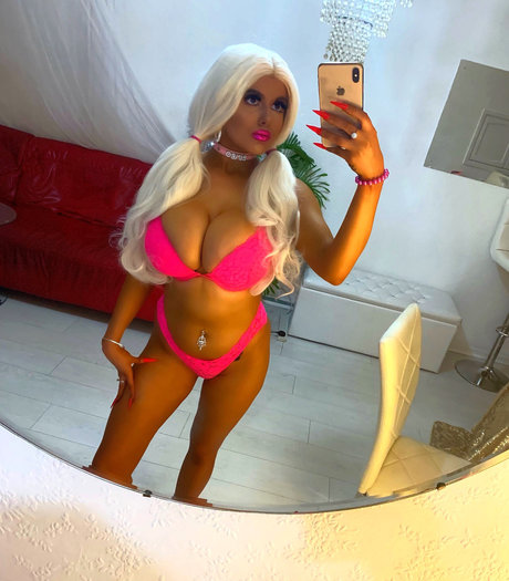 Jade Lyne nude model pics