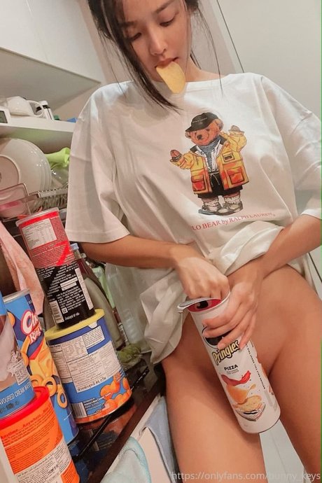 Bunny Keys_ model picture