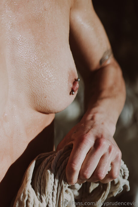 Tinyprudencevip star naked images