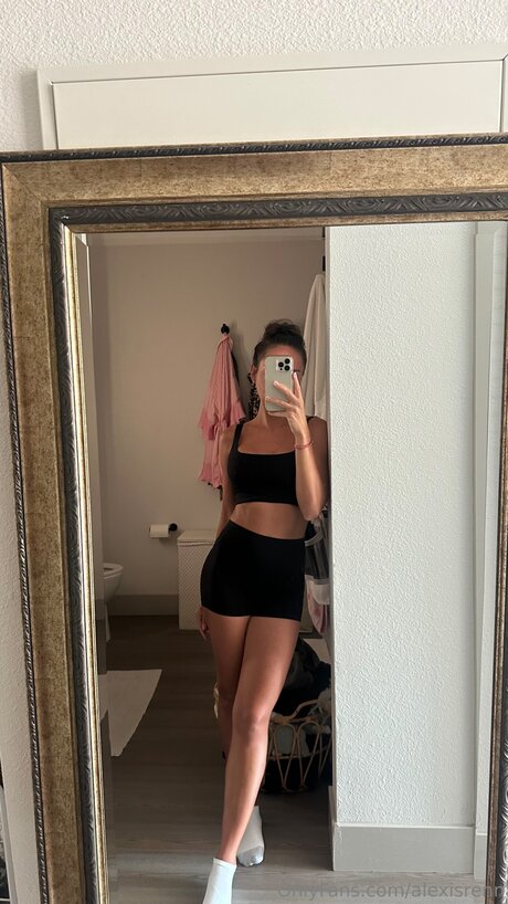 Alexisrenn model porn gallery