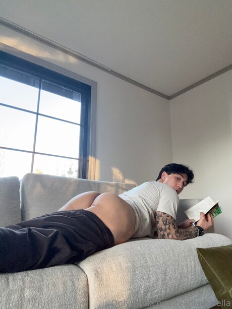 Evanlamicella pornographic model pic