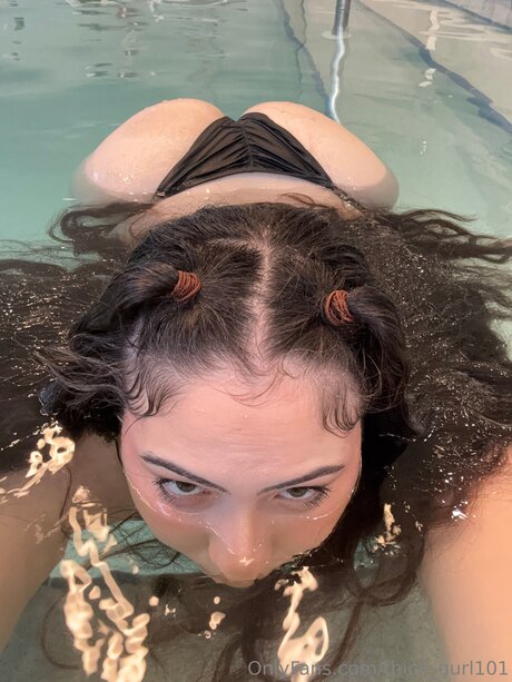 Thick Gurl101 nude model pictures