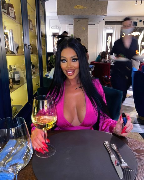 Lara Frost_ naked actress image