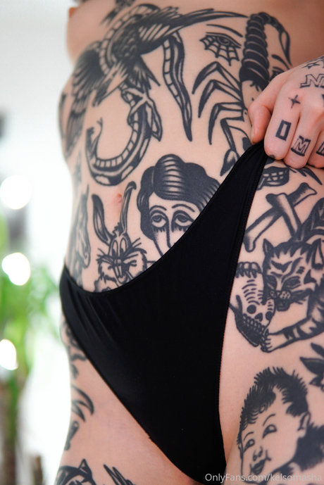 Tattooed Russian art star photo