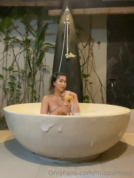 _Mizzlamour hot star photos