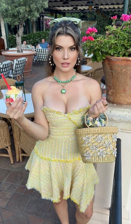 Amanda Cerny model art pic