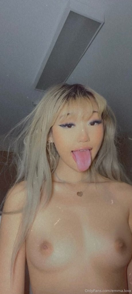 _Bunni Emmie xxx pornstar img