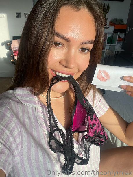 Mia Karina_ star sexy image