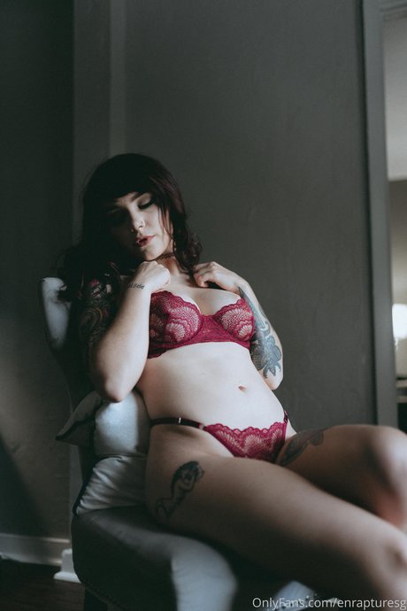 _Elise Tails star pretty photo