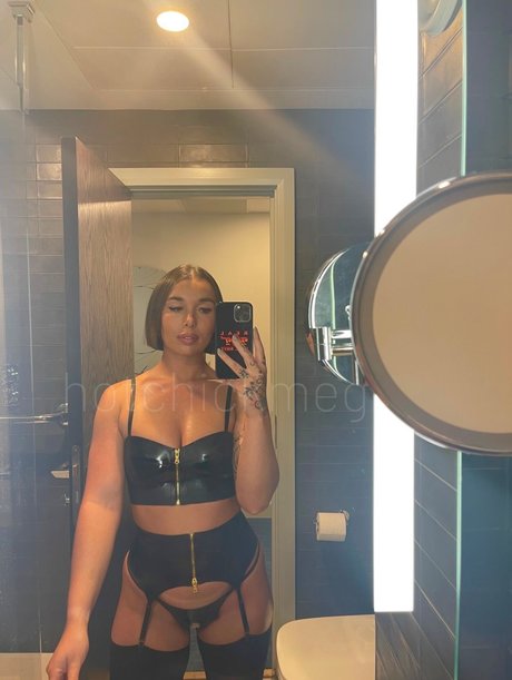 Hotchickmeg model nude picture