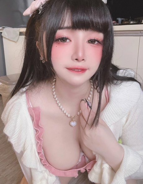 Raku pornstar exclusive photos