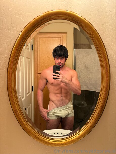 Wyattgonewild model nice pic