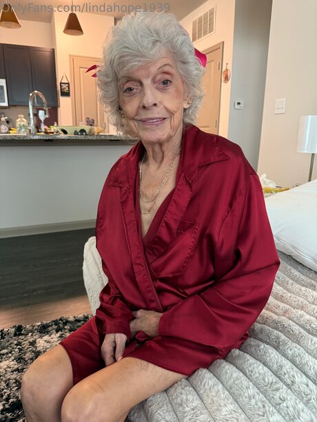 Lindahope1939 perfect pornstar image