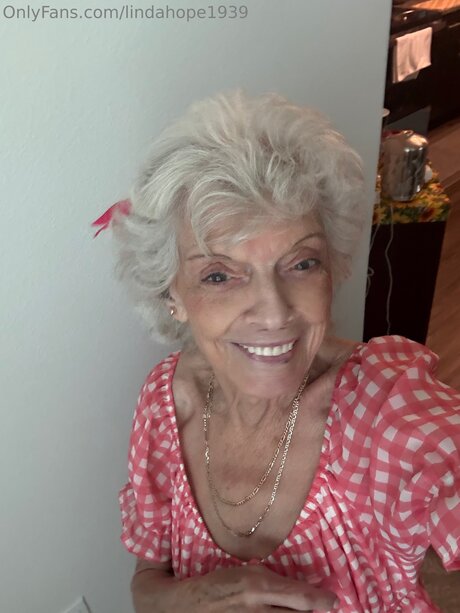 Lindahope1939 erotic model picture