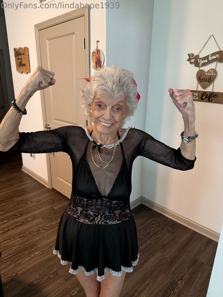 Lindahope1939 sexy pornstar pictures