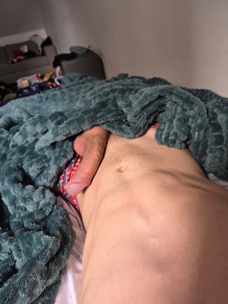 Aussiemenexhibit model nude image